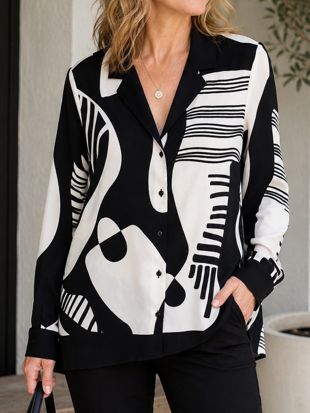 Maison d’Amélie Abstract Black and White Button Front Blouse Size Small Artsy